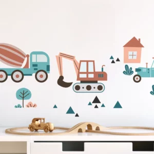 En vägg med barnsliga wallstickers som föreställer en traktor, en lastbil och grafik