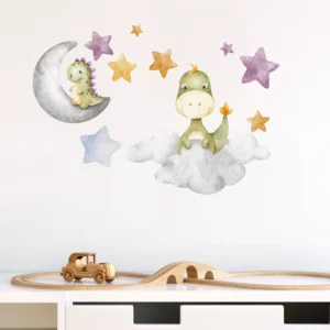 En vägg med wallstickers som föreställer två dinosaurier bland stjärnorna.